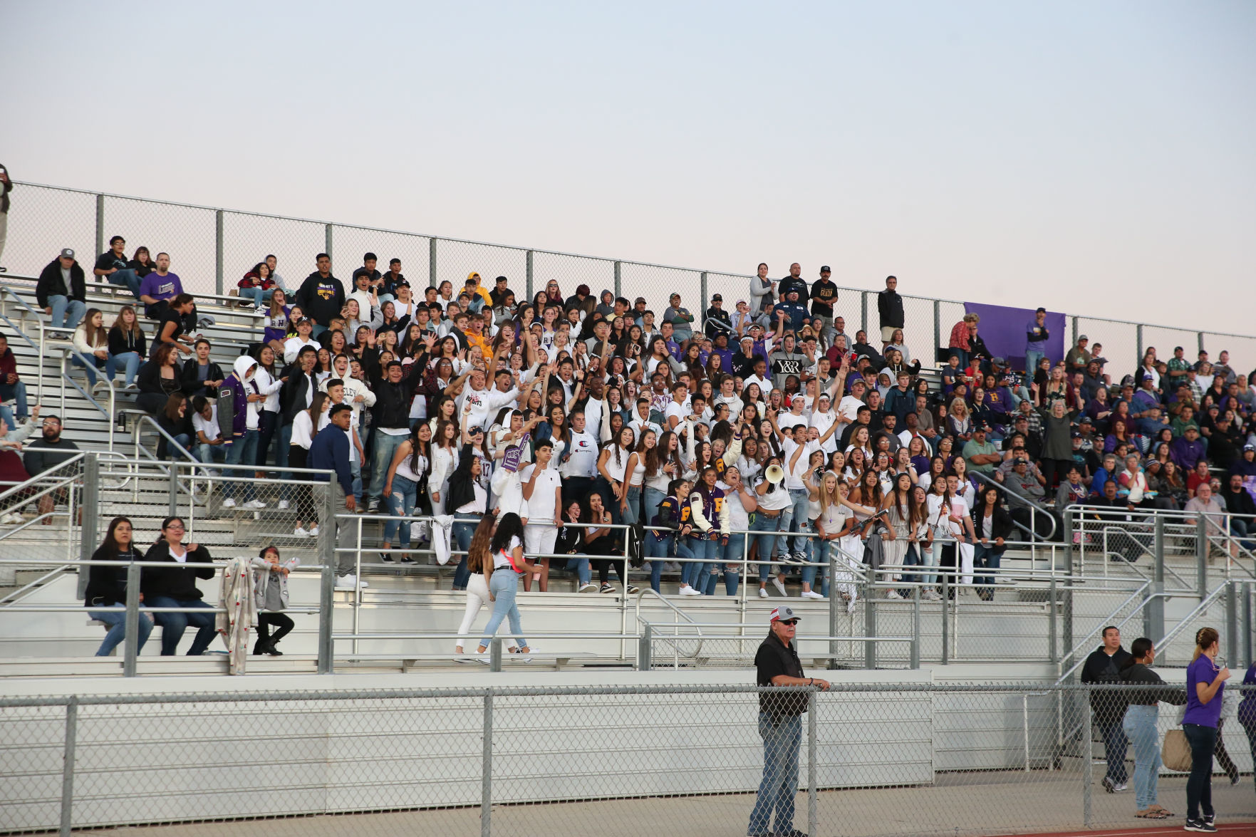 090619 FB Pioneer vs Righetti 08.jpg